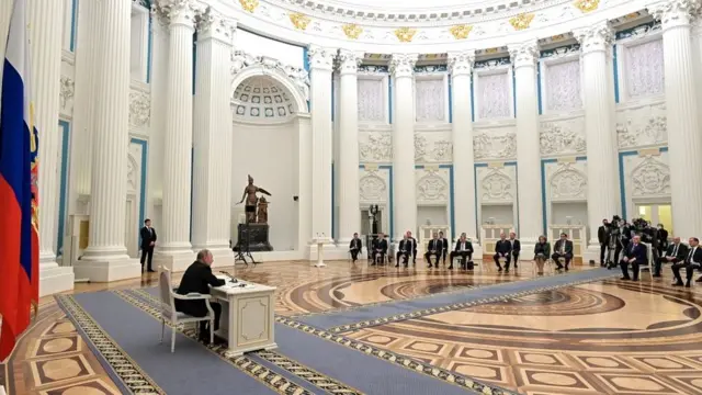 Путін ігнорує радників: Кремль націлений на Донбас попри мирні ініціативи