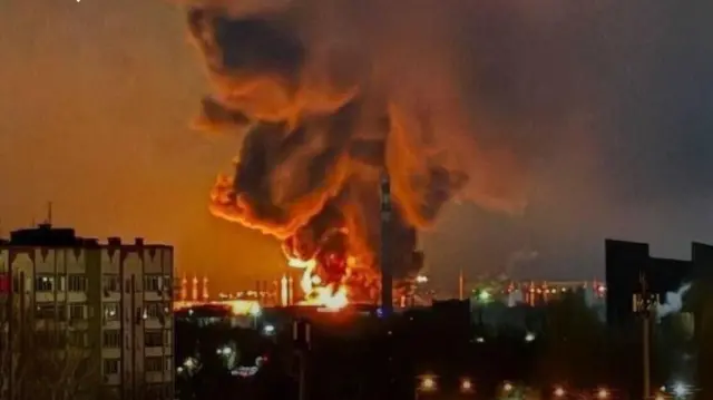 Українські дрони вдарили по НПЗ у Саратові та Татарстані